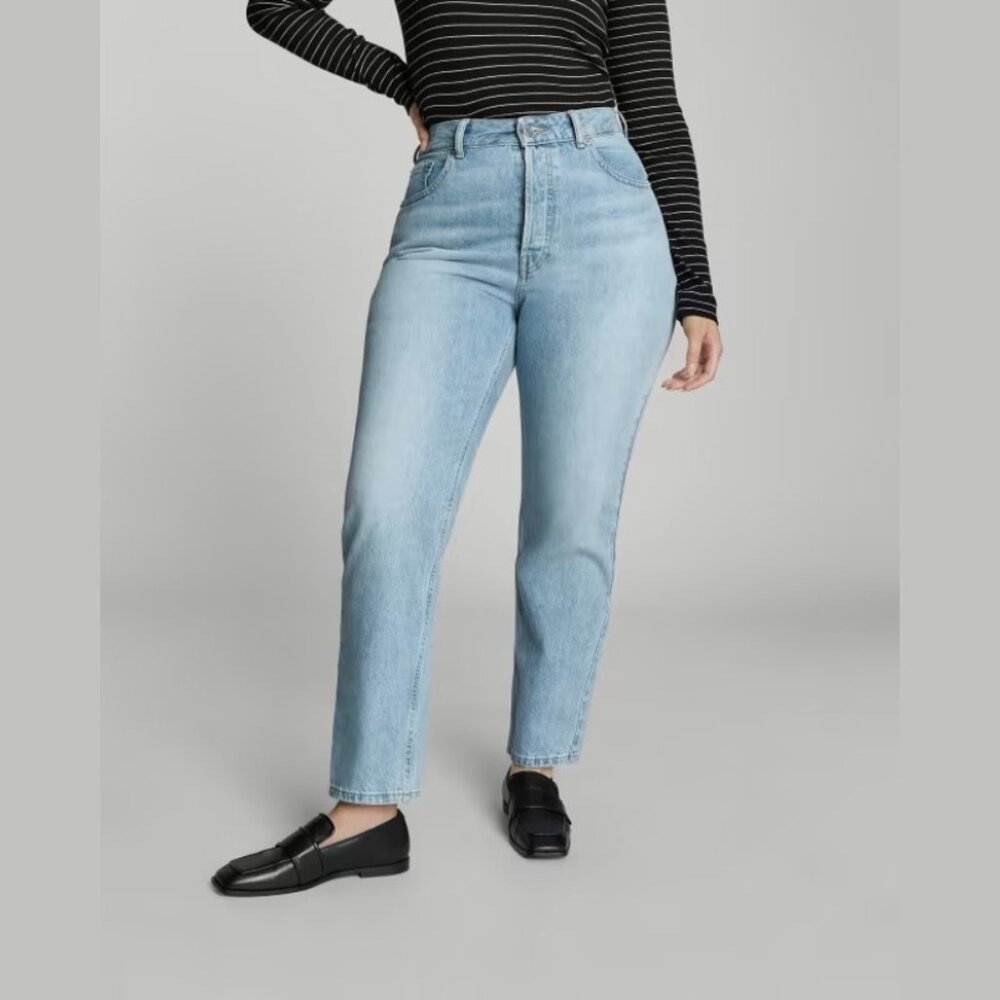 Everlane Curvy 90s Cheeky Straight Jeans Womens 33 Light Wash Button Fly